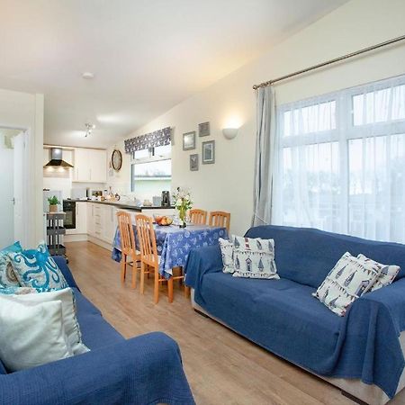 Sunnydaze-Detached Chalet With 2 Bedrooms And 2 Bathrooms And Private Parking Outside Door 达特茅斯 外观 照片