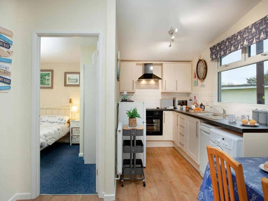 Sunnydaze-Detached Chalet With 2 Bedrooms And 2 Bathrooms And Private Parking Outside Door 达特茅斯 外观 照片