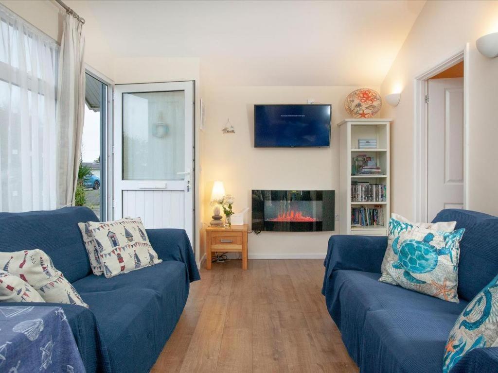 Sunnydaze-Detached Chalet With 2 Bedrooms And 2 Bathrooms And Private Parking Outside Door 达特茅斯 外观 照片