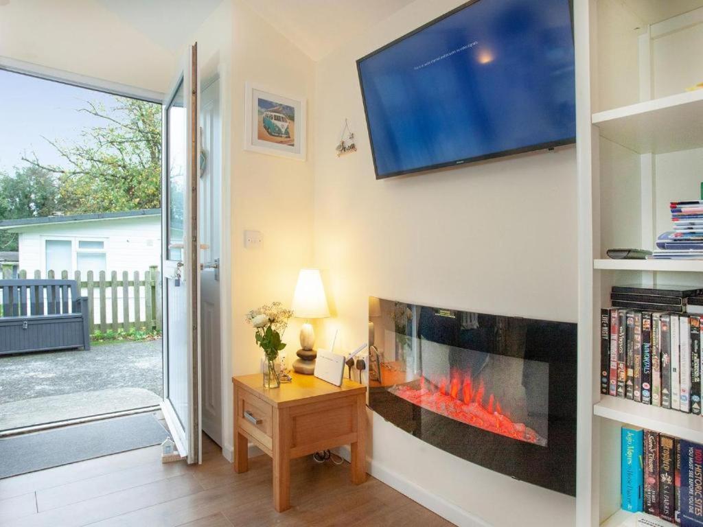 Sunnydaze-Detached Chalet With 2 Bedrooms And 2 Bathrooms And Private Parking Outside Door 达特茅斯 外观 照片