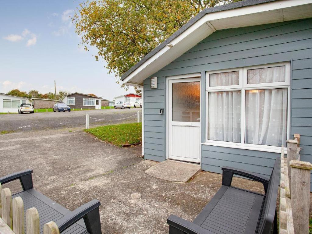 Sunnydaze-Detached Chalet With 2 Bedrooms And 2 Bathrooms And Private Parking Outside Door 达特茅斯 外观 照片