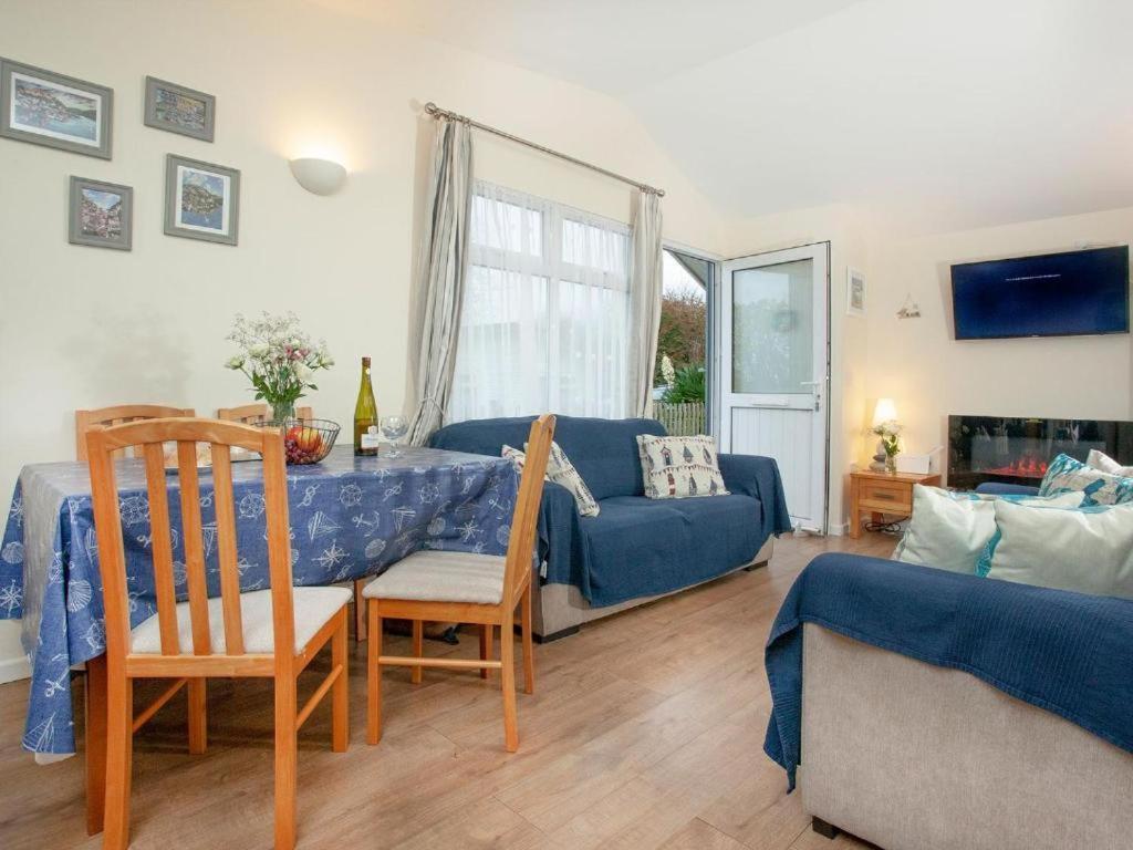 Sunnydaze-Detached Chalet With 2 Bedrooms And 2 Bathrooms And Private Parking Outside Door 达特茅斯 外观 照片